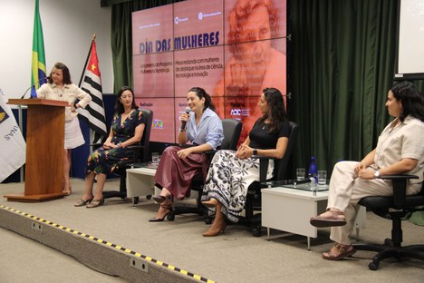 Mesa redonda abordou o papel das mulheres na ciência e empreendedorismo.