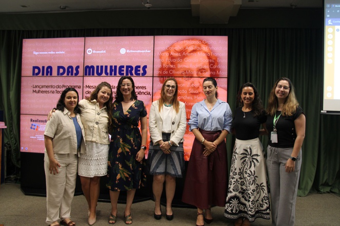 Viviane Nogueira Hamanaka, Thais Colicchio,  Erica Dias, Juliana Daguano, Pâmela Ponce, Samanta Machado Falchi e Lívia Bernardes. 