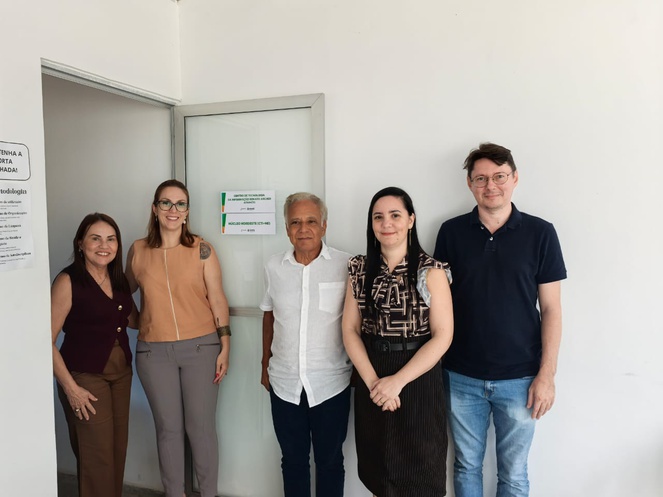 Fádia de Amorim, Juliana Daguano e os três servidores lotados no escritório do CTI no Nutec: José Rocha da Silva, Jucileide Lima Maia e Remo Raulison de Oliveira.
