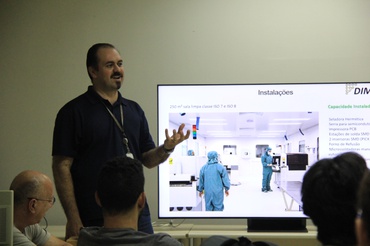 Giuliano Maiolini – Chefe da Divisão de Montagem, Empacotamento e Integração de Sistemas