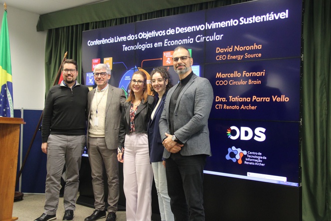 Marcello Fornari, Marcos Pimentel, Juliana Daguano, Tatiana Parra Vello e David Noronha, no auditório do CTI Renato Archer.
