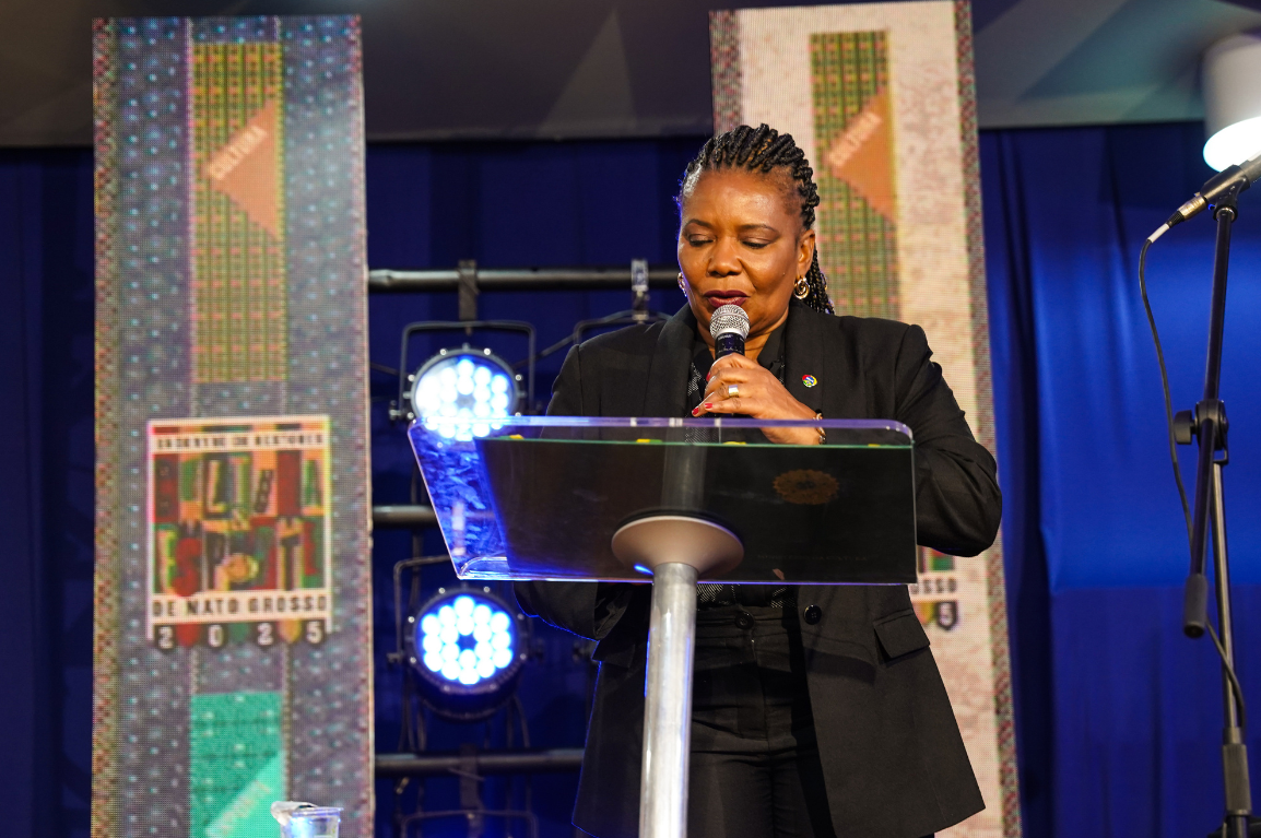 Ministra recebe título de cidadã mato-grossense durante encontro de gestores em Cuiabá