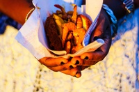 Ofício das Baianas de Acarajé mantém vivos saberes de matriz africana transmitidos entre gerações