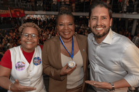 “A cultura salva vidas”, diz ministra Margareth Menezes ao receber Medalha Tiradentes no Circo Voador