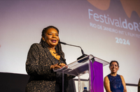 “O cinema é a nossa ponta de lança dessa virada da economia criativa”, diz ministra na abertura do Festival do Rio