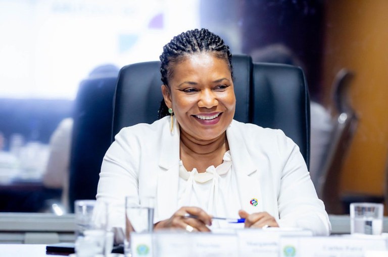 ministra margareth.jpg