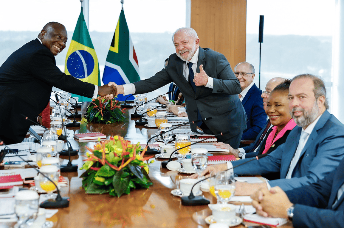 No Planalto, mandatários dos países assinaram atos de cooperação nas áreas de turismo e comércio