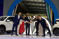 Ao lado do governador Jerônimo Rodrigues, ministra da Cultura visita fábrica de carros elétricos em Camaçari