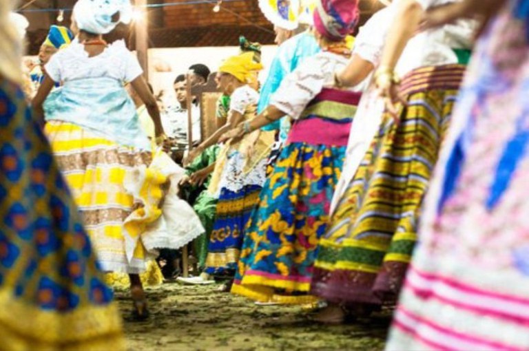 Bembé do Mercado, único candomblé de rua do mundo, celebra 136 anos