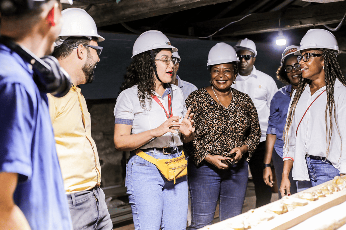 Além de visitar as obras, Margareth Menezes inaugurou o Centro Cultural ACASA de Maria, ao lado da cantora Sarajane