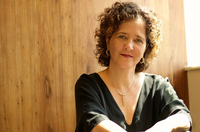 Dia Nacional do Escritor: Carla Madeira avalia que cresceu o interesse pelos autores brasileiros