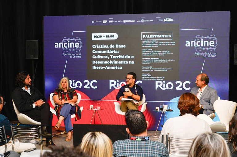 Economia criativa de base comunitária ganha protagonismo em debate do MinC no Rio2C