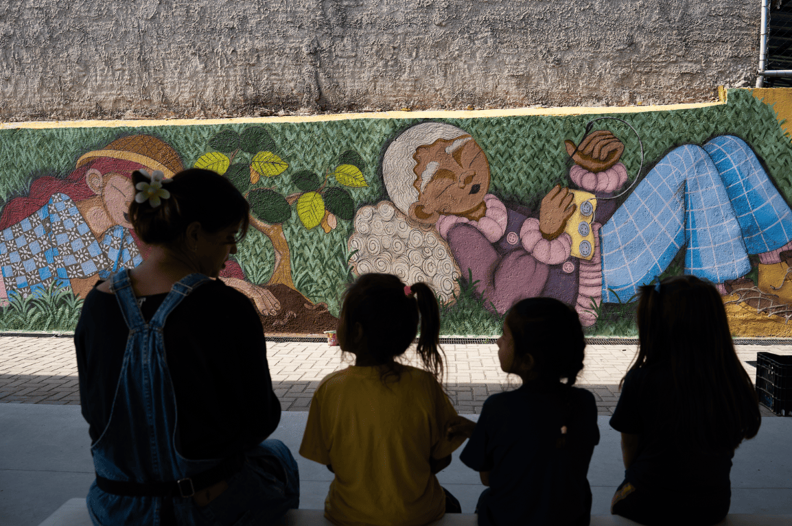 Ação com apoio da Aldir Blanc promoveu pintura de murais, contação de histórias e oficinas de criação em dez unidades de ensino