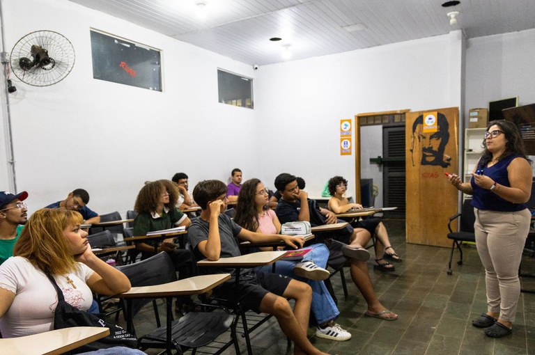 Jovem formada por cursinho apoiado pela Lei Rouanet ganha destaque na redação do Enem