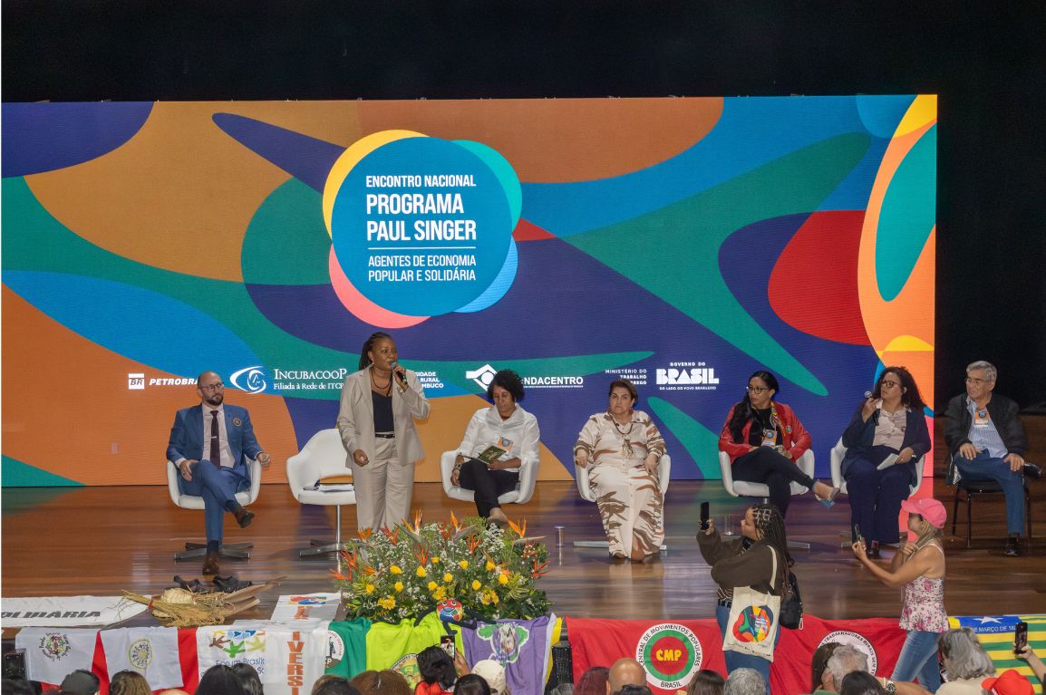 Ministra da Cultura participou da plenária de abertura nesta segunda (25) e ressaltou a retomada de investimentos, a ampliação dos Pontos de Cultura e o papel da mobilização popular na consolidação das políticas públicas