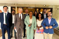 Margareth Menezes discute ações de cooperação cultural entre Brasil e França