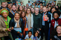 Margareth Menezes e Janja entregam novos livros do PNLD em biblioteca comunitária de Nova Iguaçu (RJ)
