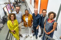 Margareth Menezes visita projeto de formação para indústrias criativas e se reúne com artistas e gestores culturais
