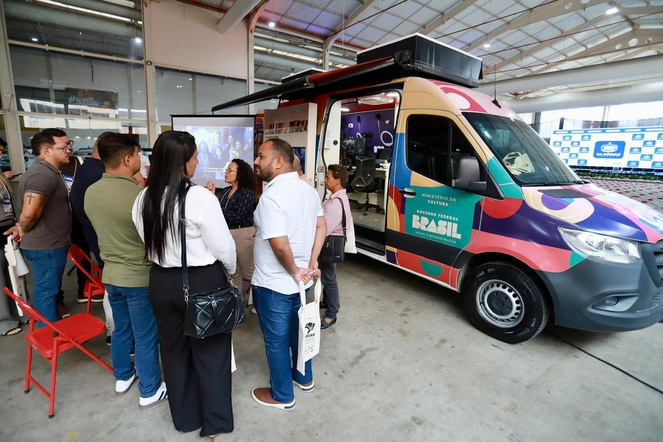Visitação ao MovCEU na Caravana Federativa. Foto: Jônatas Medeiros
