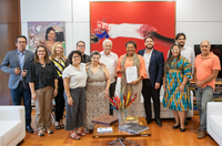 Ministra assina portaria para criação do Grupo Permanente de Discussão das Condições de Trabalho