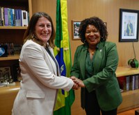 Ministra se reúne com a embaixadora do Reino Unido