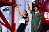 Moda política, rock infantil e teatro marcam noite vibrante de showcases no MICBR 2025