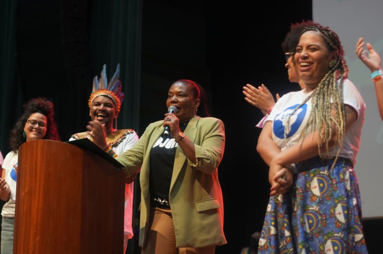 "Não existe cultura sem democracia", afirma Margareth Menezes na abertura da 14ª Bienal da UNE