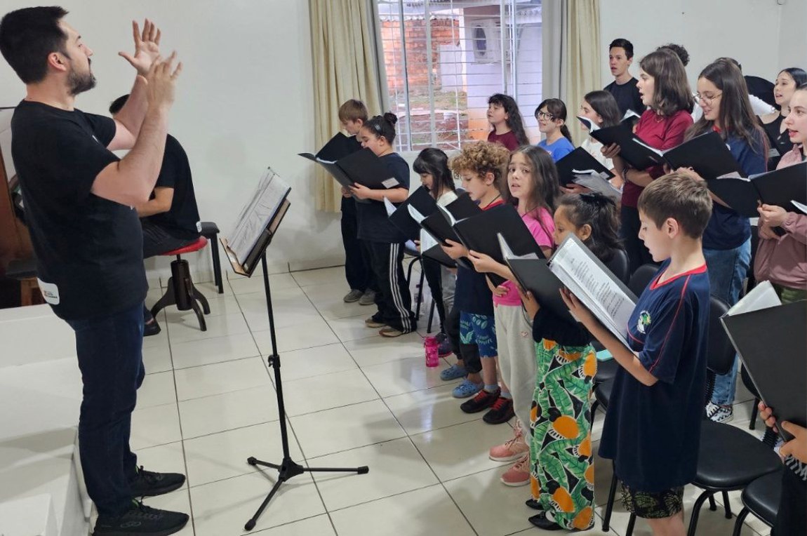 Parceria entre o Ministério da Cultura e a Amimu oferece bolsas em instrumentos de orquestra, canto coral e prática musical coletiva, com inscrições abertas ao longo de 2026