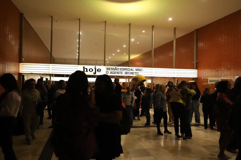 Sessão especial de O Agente Secreto celebra trajetória internacional do cinema brasileiro