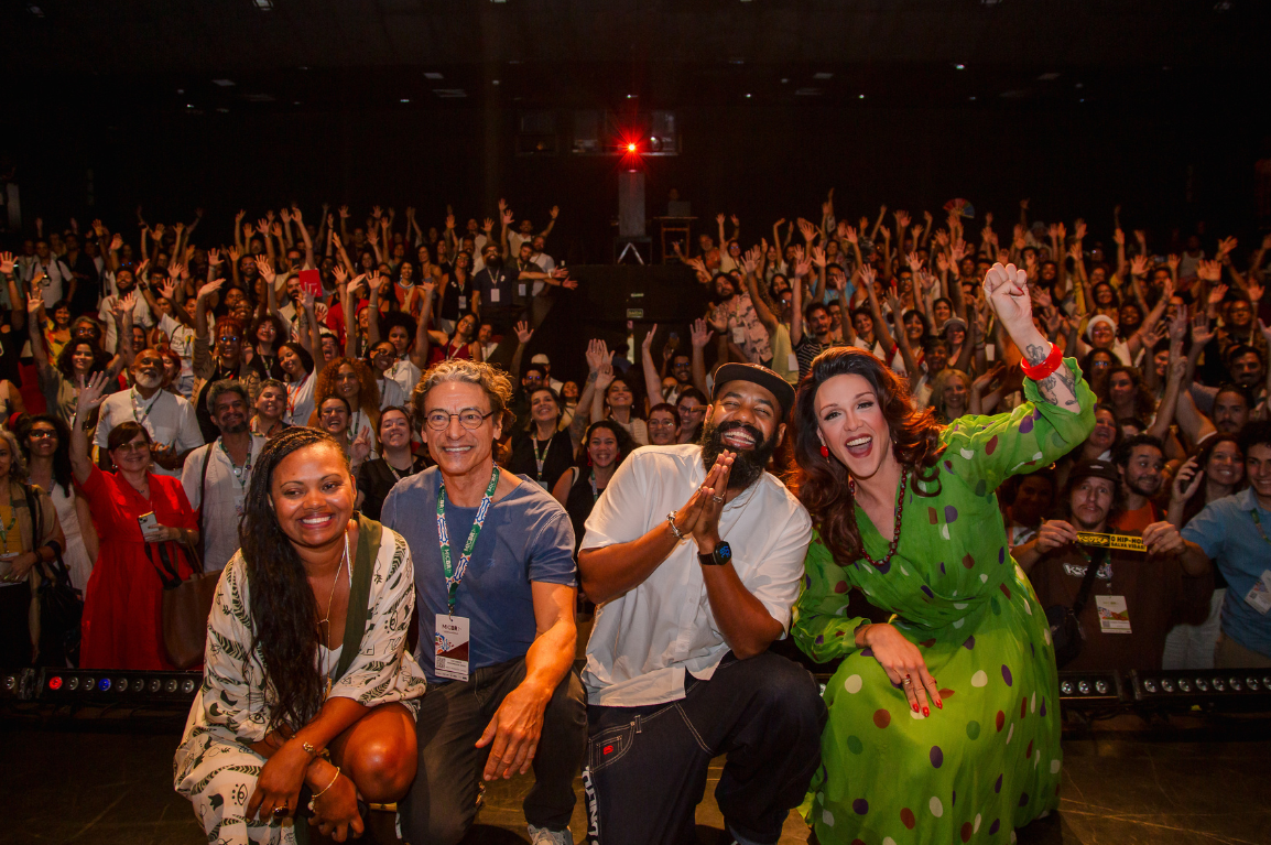No Teatro Dragão do Mar, Rita Von Hunty, Russo Passapusso e Luiz Carlos Vasconcelos compartilharam com uma plateia lotada a relação entre ancestralidade, educação artística e autonomia