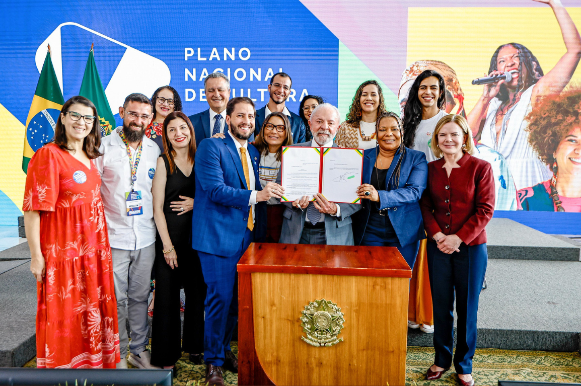 Lula e ministra Margareth Menezes enviam o novo Plano Nacional de Cultura ao Congresso