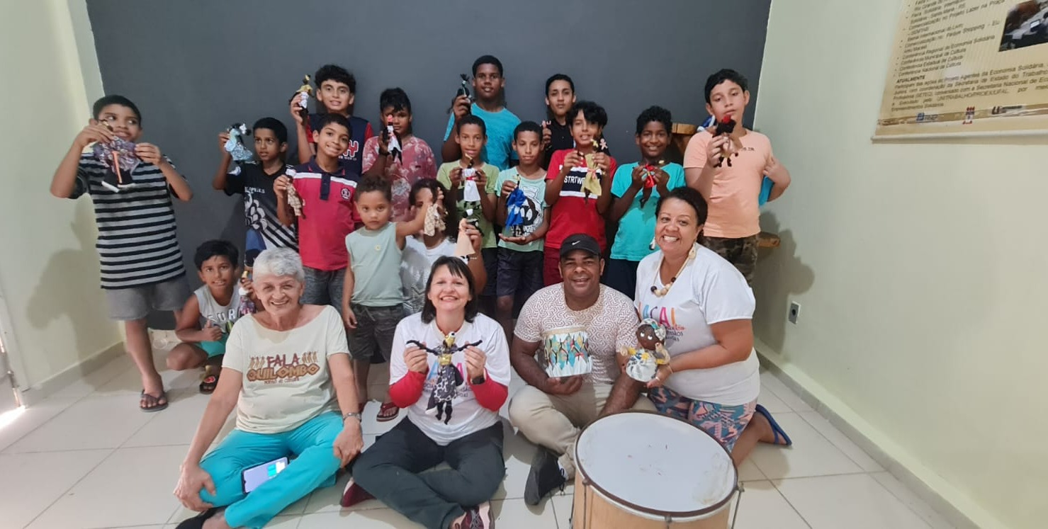 Oficina de artesanato realizada no Ponto de Cultura Fala Quilombo. Foto: Arquivo pessoal.