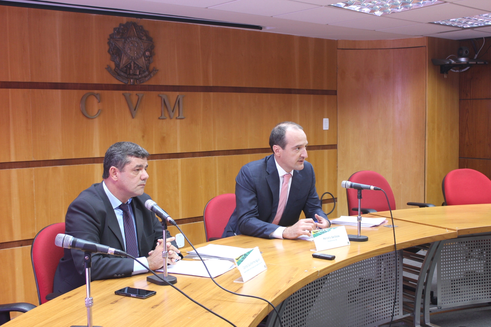 Marcelo Barbosa (presidente da CVM) e Carlos Guilherme Aguiar (Superintendente de Processos Sancionadores) durante coletiva de imprensa