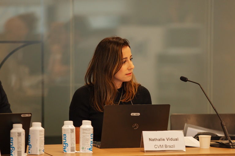 Nathalie Vidual (SOI/CVM) durante treinamento