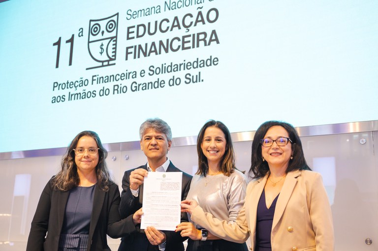 Foto: [créditos: B3] Júlia Normande, Diretora Técnica da SUSEP, Narlon Nogueira, Diretor do Departamento do Regime de Previdência Complementar do MPS, Nathalie Vidual, Superintendente de Proteção e Orientação aos Investidores da CVM, e Luciana Miranda, Chefe da Divisão de Educação Previdenciária na Administração Central do INSS