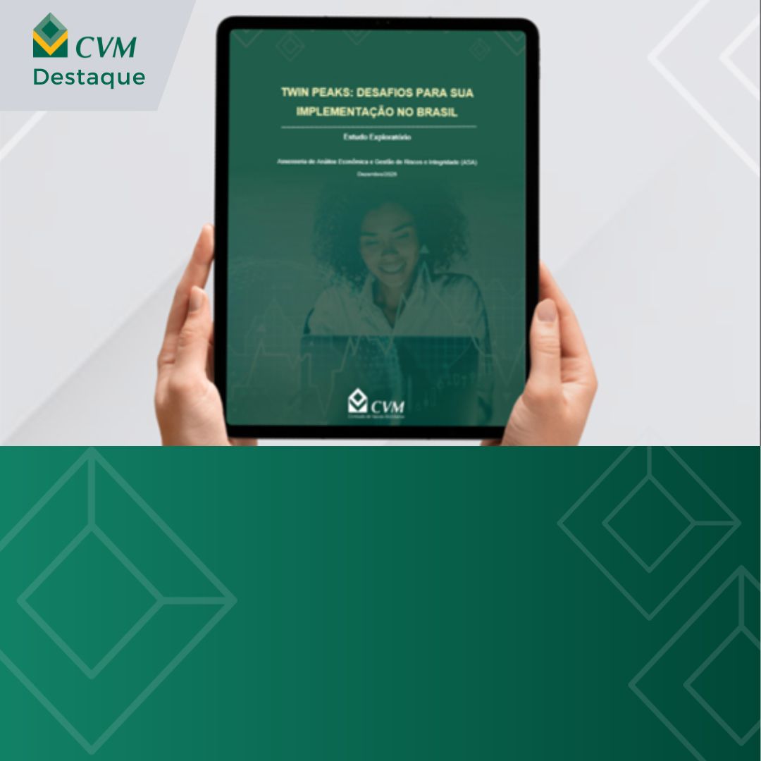 Mãos segurando tablet com capa do estudo na tela