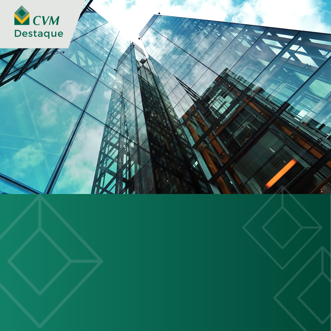 Prédios corporativos de vidro refletindo o céu azul, vistos de baixo para cima.