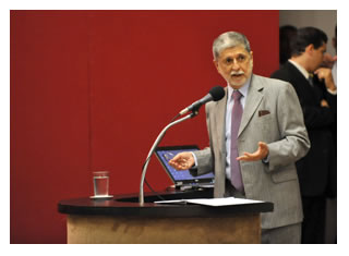 15/02/2012 - DEFESA - Capital estrangeiro continua bem-vindo na indústria de defesa, diz Amorim