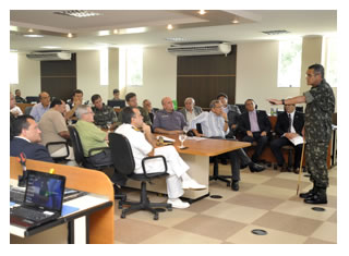 03/05/2012 - DEFESA - Ágata 4: pistas clandestinas de garimpo são identificadas em reservas indígenas