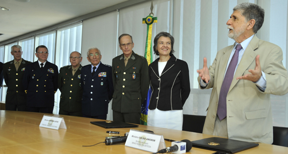 25/07/2012 - DEFESA - Defesa e TSE firmam normas de conduta e regras de engajamento das Forças Armadas nas eleições 2012