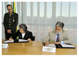 25/07/2012 - DEFESA - Defesa e TSE firmam normas de conduta e regras de engajamento das Forças Armadas nas eleições 2012