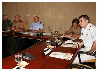 30/11/2012 - DEFESA - Reunião em SP trata da participação de militares na segurança de grandes eventos