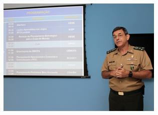 30/11/2012 - DEFESA - Reunião em SP trata da participação de militares na segurança de grandes eventos