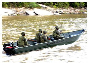 18/12/2012 - DEFESA - Grande operação militar irá monitorar fronteiras antes da Copa das Confederações