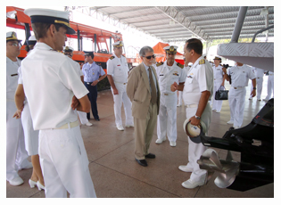 05/12/2012 - DEFESA - Ministro da Defesa conhece projetos da Base Val-De-Cães, em Belém
