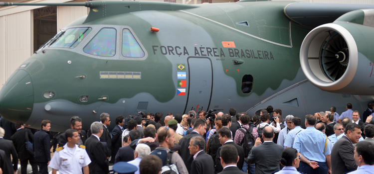 KC-390: produzida para a FAB, maior aeronave fabricada no país é