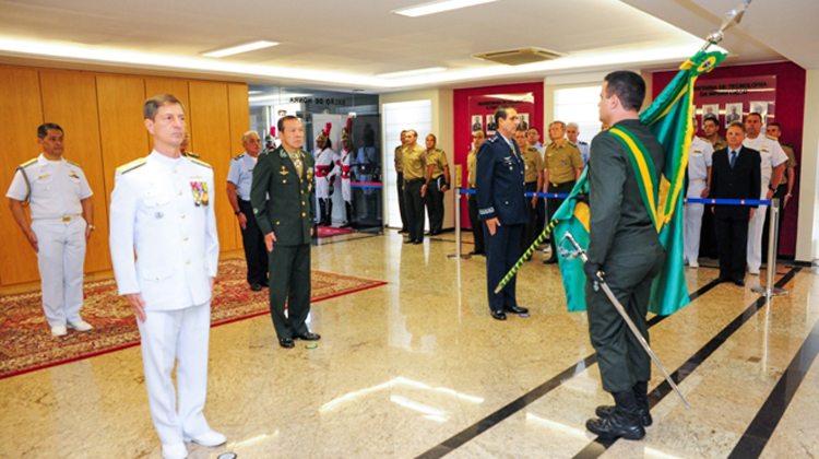 A cerimônia de posse ocorreu no auditório do Departamento de Ciência e Tecnologia do Exército (DCT), no Forte Caxias,em Brasília