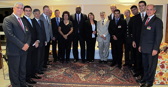 DEFESA - Em entrevista à BBC, Amorim evidencia África como espaço prioritário de cooperação