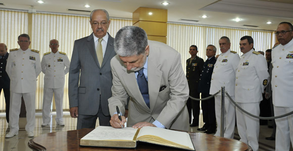 DEFESA -Secretário-geral do Ministério da Defesa toma posse