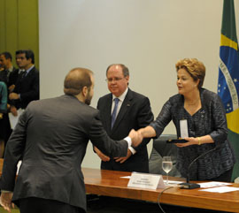 DEFESA - Dilma e Amorim destacam integração com a América do Sul em cerimônia no Itamaraty